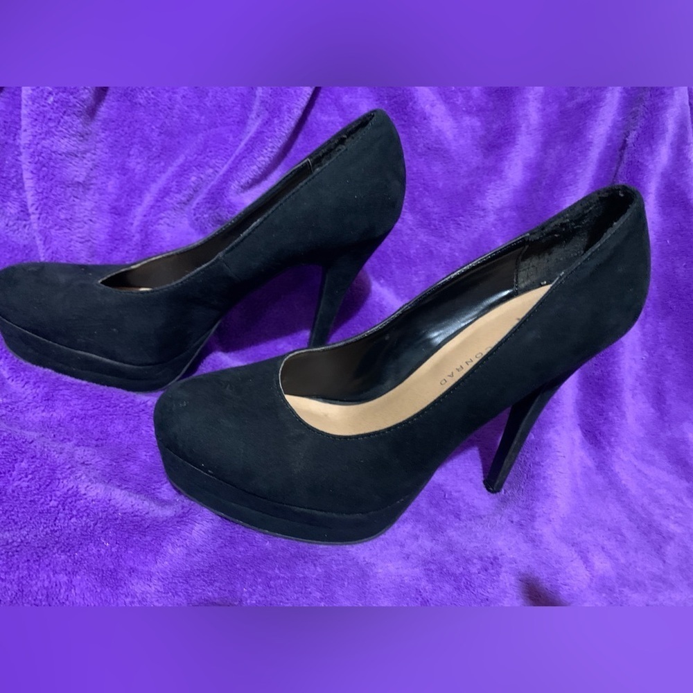 Lauren Conrad Black Suede Platform Heals  in size 9. Preloved in great condition